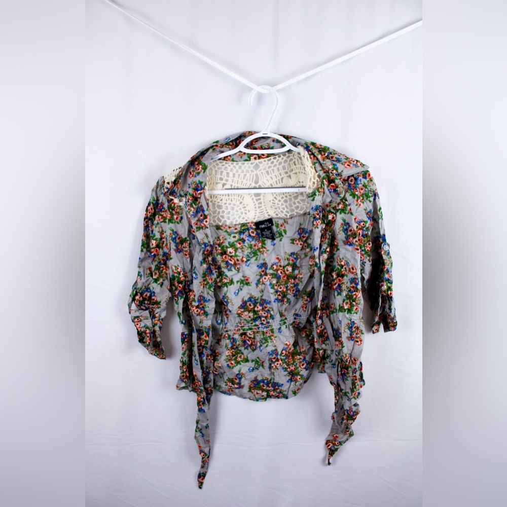 Rue21 3/4 length floral shirt. Size XL